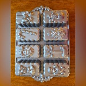 Nordic Ware Holiday Mini Loaf Pan